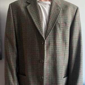 VINTAGE BLAZER - This oversized vintage blazer is the perfect fit! Worn many times but looks as good as new🌸 size XL