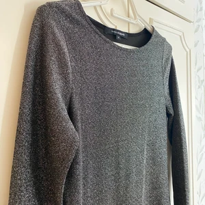 Klänning från KappAhl - Glittrig klänning från KappAhl. Endast använd en gång på nyårsafton. Storlek S. ✨