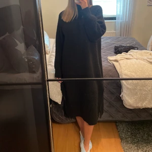 Stickad klänning  - 💗