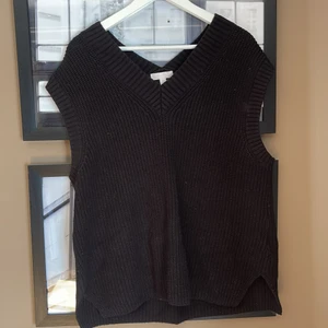 V vest - Svart V Vest från HM, lite hårig just nu pågrund av att jag inte andvänt den 