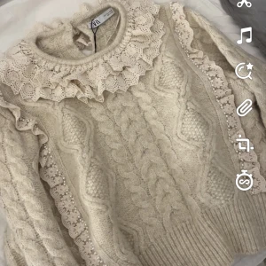 Intressekoll - Så fin tröja från zara! Köptes för 499 och är aldrig använd💓Kan köpas för 450+ frakt (56)