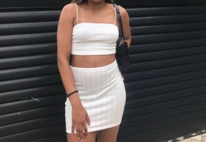 Two piece set - Använt en gång, är i nyskick. Storlek S. Fin och enkel outfit.   Med leverans +45kr