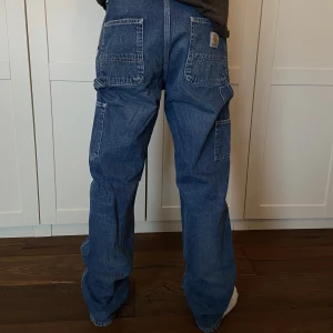Carharrt jeans/cargo byxor - Sjukt snygga jeans/cargos från carharrt. Strl W31 L32. Köpta nya är i grymt bra skick!