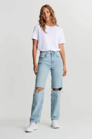 90s High waist jeans! Super fina jeans knappt använda, säljer då de är för små. Storlek 32✨
