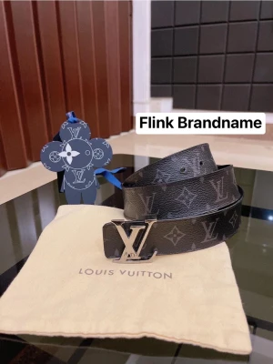 Louis Vuitton  - Hej, nu sälja jag min bälte Louis Vuitton äkta storlek 95