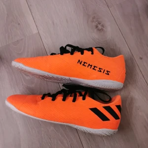 Addias messi inomhusskor  - Nytt skick Addidas Inomhusskor 