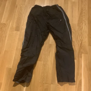 Nike byxor  - Säljer för jag inte Använder inte dessa längre
