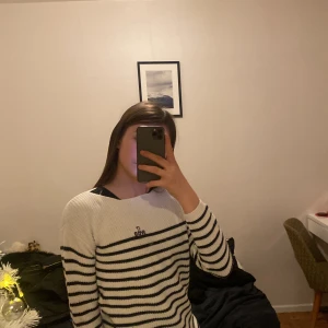 Svea tröja - En jätte fin stickad tröga från Svea i jätte bra skick