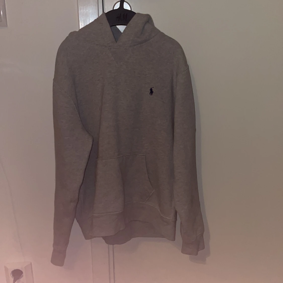 Grå Ralph lauren Hoodie barn, en grå Hoodie med det klassiska Ralph lauren märket - 90