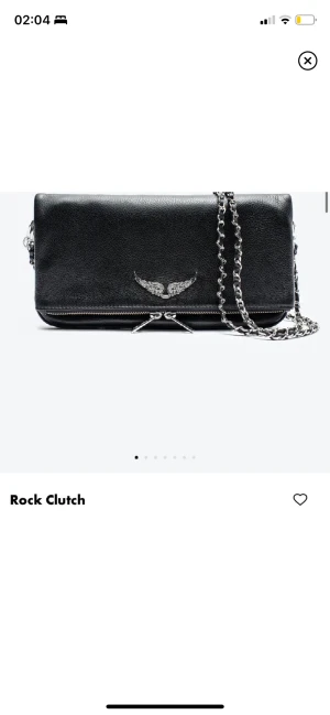 Zadig Voltaire väska - Säljer nu min älskade Zadig Voltaire väska mini! Den är perfekt för att ha nycklar och annat smått i och är även supersnygg🙌🏼 Nästan perfekt skick, säljer för att jag vill ha en annan, skriv för fler bilder.