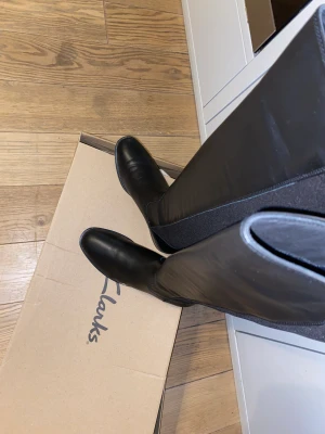 Clarks skinnstövlar  - Skinnstövlar från Clarks Endast använda 1 gång 