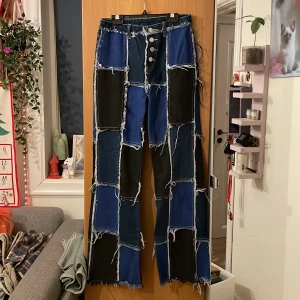 Färgblock jeans - Färgblock jeans från shein. Jättecoola men har aldrig kommit till användning så de är i nyskick.