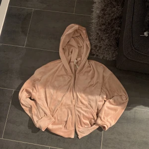 Hoodie med dragkedja  - Kortare hoodie från hm, mjukt material