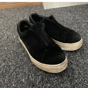 Eytys  - Säljer nu mina älskade Eytys då jag har köpt ett par nya skor så dem kommer ej till användning❤️ Skriv privat för fler bilder, och köparen står för frakt💖 Nypris: 2000kr