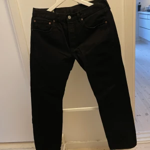 Levi’s 501 - Great jeans- I bought them instead of Size 29 Female 501s bc it has more cotton in it. But of course only after a couple of wears, it didn’t stretch as much and I went up in weight. Oh well, now I gained even more weight, so I’m selling this pair