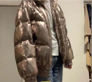 Isabel marant jacka  - Säljer denna isabel marant jacka! Den är i bra skick och supersnygg! Kan gå ned i pris vid snabb affär❤️