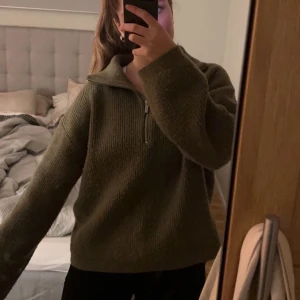 Tröja från hm  - Säljer denna fina tröjan från hm. Storlek S men funkar som M. Använd inte köp direkt funktionen!!!