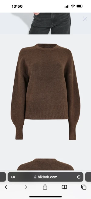 Brun stickad tröja  - Säljer denna bruna stickade tröja från bikbok!  Storlek XS, nypris 299kr säljer för 175 💕 Använd 1-2 gånger