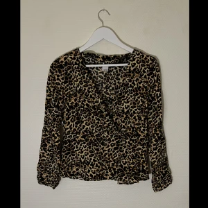 Leopard tröja  - Aldrig använd så i väldigt fint skick!
