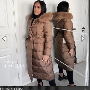 Brun Pälsjacka  - Säljer en brun pälsjacka, helt ny aldrig använd! Passar inte mig och kunde inte lämna tillbaka därför säljer jag den❤️ Hör av er vid frågor! ❤️