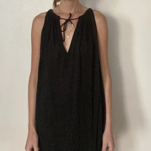 Baraxlad knytklänning - Oanvänd. Nypris: 1595