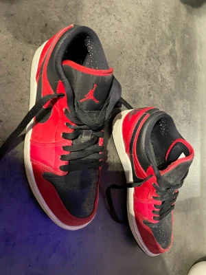 Nike air jordan 1 -  Nike air jordan 1 low skor Storlek 40 passar även 39 Innermåttet är 25cm