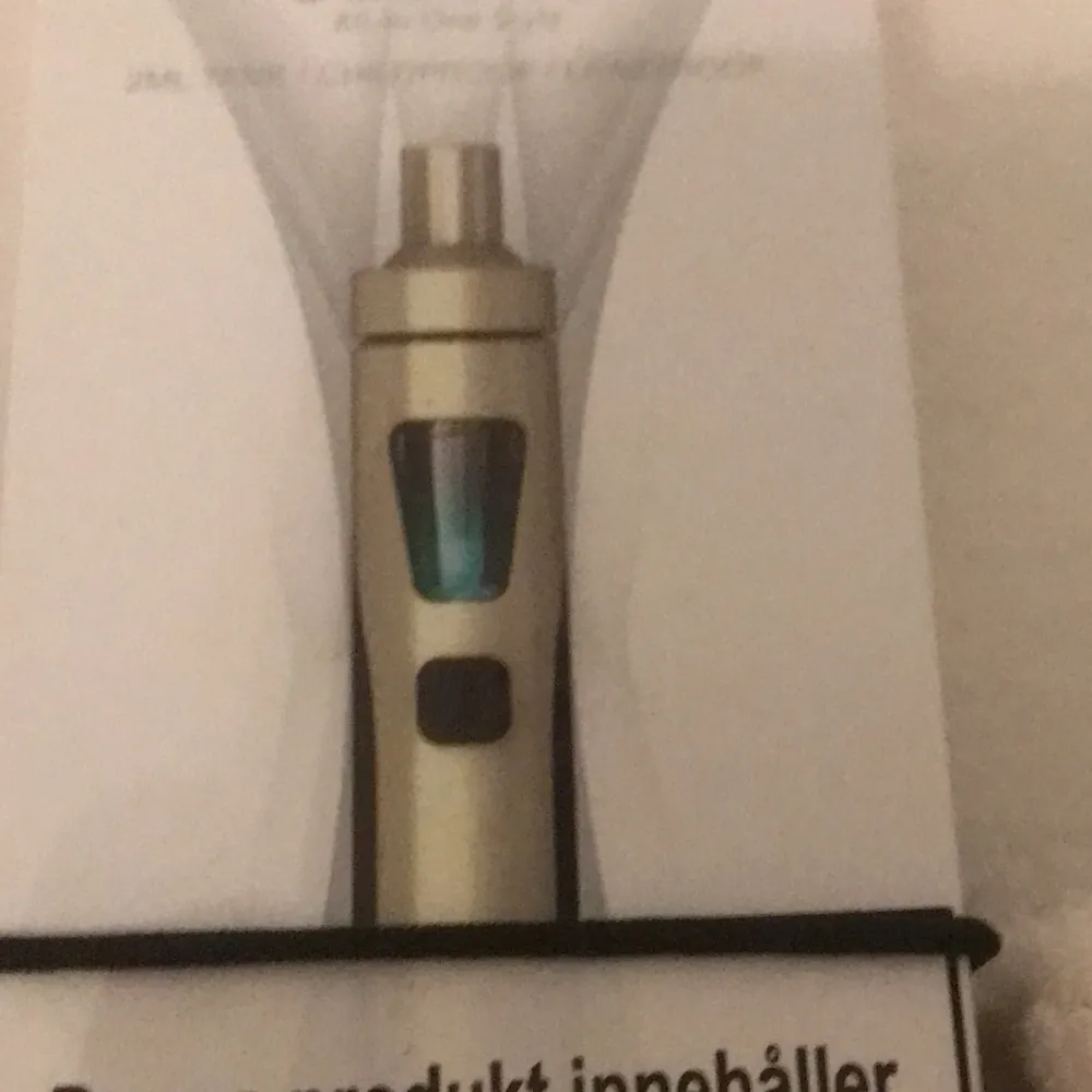 Säljer nu min v@pe,  svart färg , laddningsbar. Alla instruktioner,extra coils, laddare , samt 4 olika juicer följer med . Orginalpris är över 1000 kr totalt . Skriv privat för mer . Pris är diskuterbart .. Övrigt.