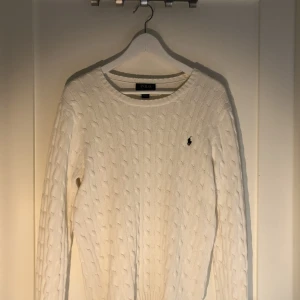 Ralph lauren stickad tröja - En oanvänd Ralph lauren sticksd tröja i storleken XL (snarare L).