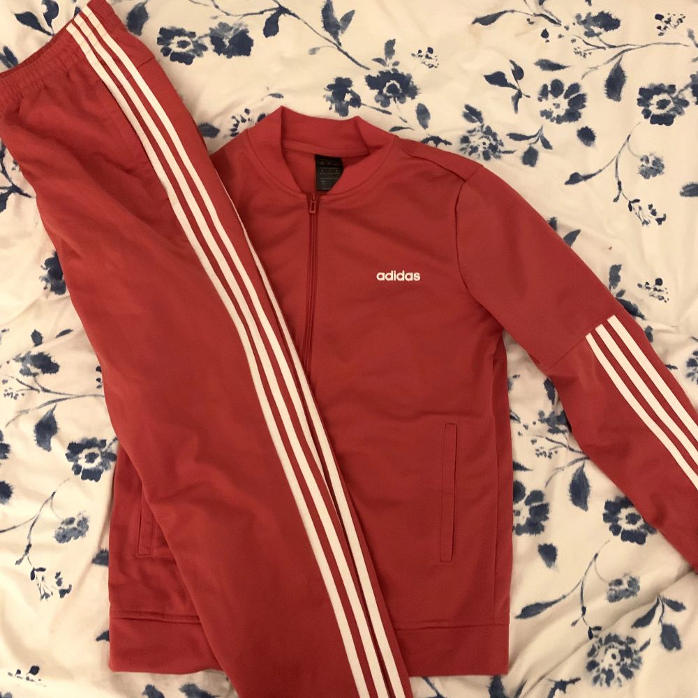 Röd Adidas dress - Adidas | Plick Second Hand