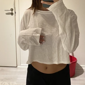 Långärmad  - En fin magtröja långärmad tröja från Pink som passar verkligen till allt men kmr inte till användning tyvärr!