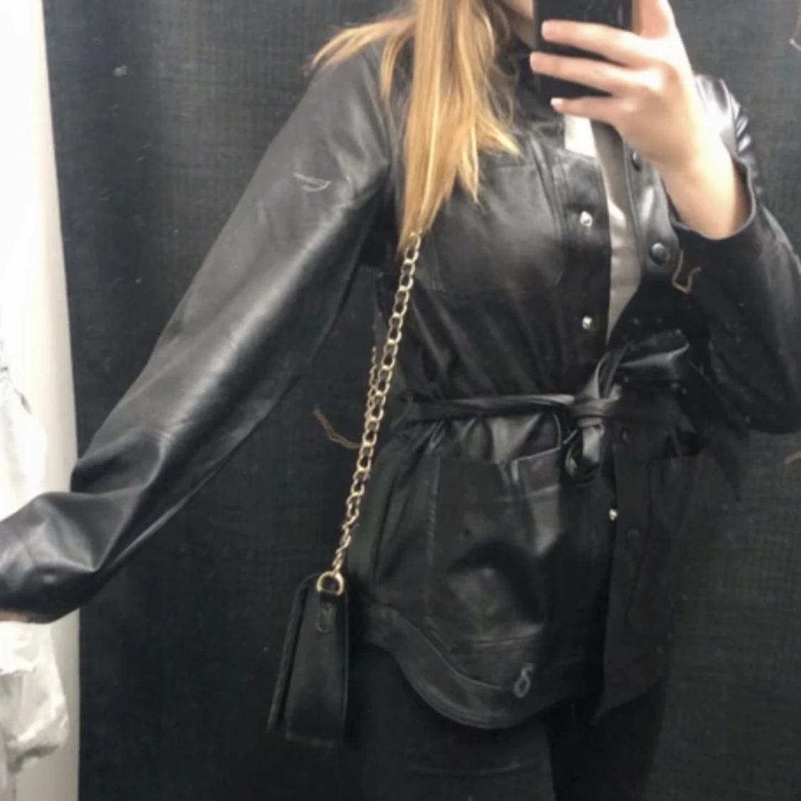 Skinnjacka som går att knyta - 90