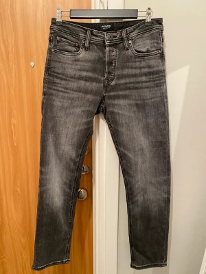 Jack&Jones Jeans - Säljer dessa jeans. Storlek 29x30. Endast Swish, de är i fint skick. Pm för mer info.  Köparen står för frakt.