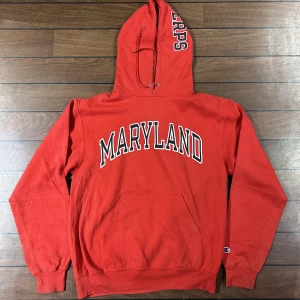Champion Maryland Hoodie - Snygg vintage Champion Hoodie i storlek M!     Använd gärna Köp nu🙏