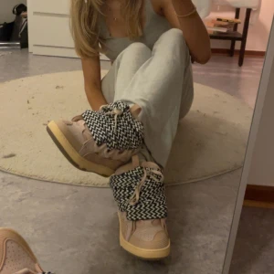 Lanvin curbs - Vill göra en intressekoll på mina absoluta favvo skor som jag knappt använt än. Dom är storlek 38 men är tyvärr (😭) små för mig som har typ 38,5… 