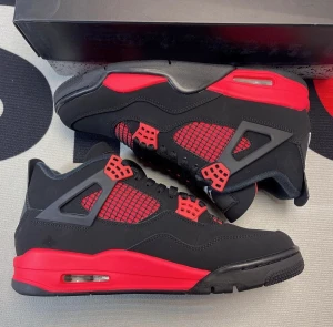 Jordan 4 Red Thunder - Jordan 4 Red Thunder 37-47 Stockx tag, box medföljer