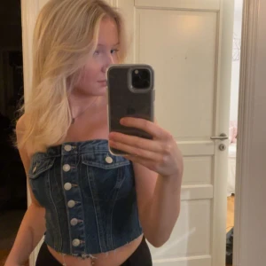 Zara topp - Säljer min jätte fin topp ifrån zara i storlek s passar mig som har d kupa 💕