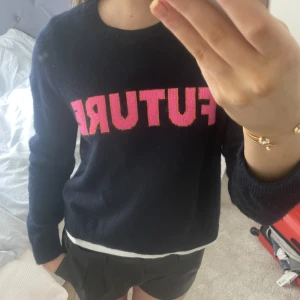 Kashmirtröja - Från märket From Future köpt i Paris förra året, världens skönaste och i bra skick 100% kashmir 