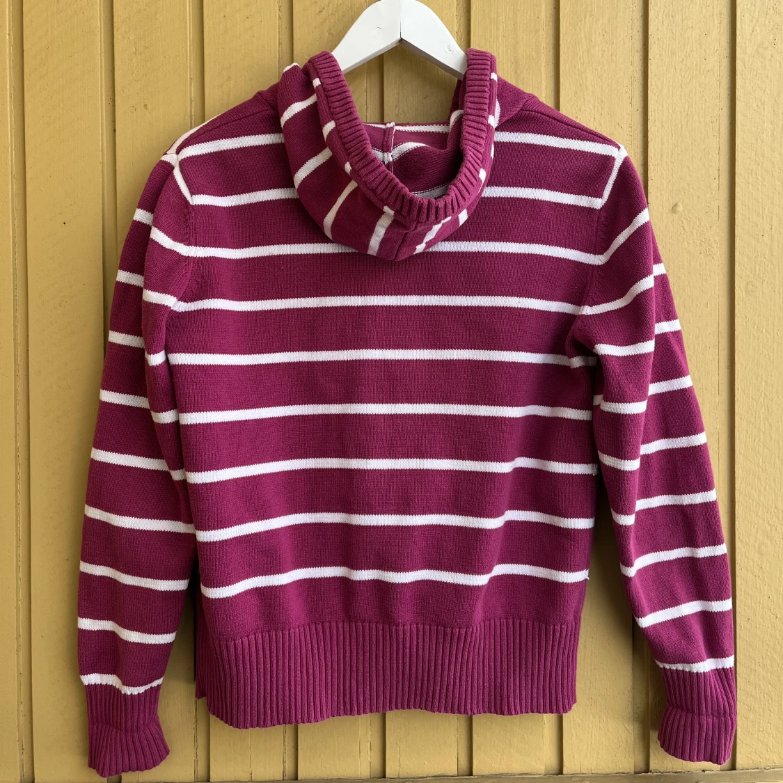 Stickad huvtröja med dragkedja - 90