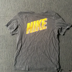 Nike T-shirt  - Behaglig T-shirt från Nike 