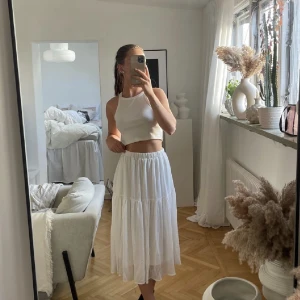 Lång kjol - Supersöt lång kjol från shein. Står storlek M i kjolen men passar S också. 🌸