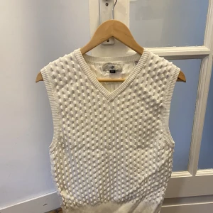 Eytys väst  - Som ny! Använd en gång. Storlek XS men passar även bra för S. Pris kan diskuteras. 