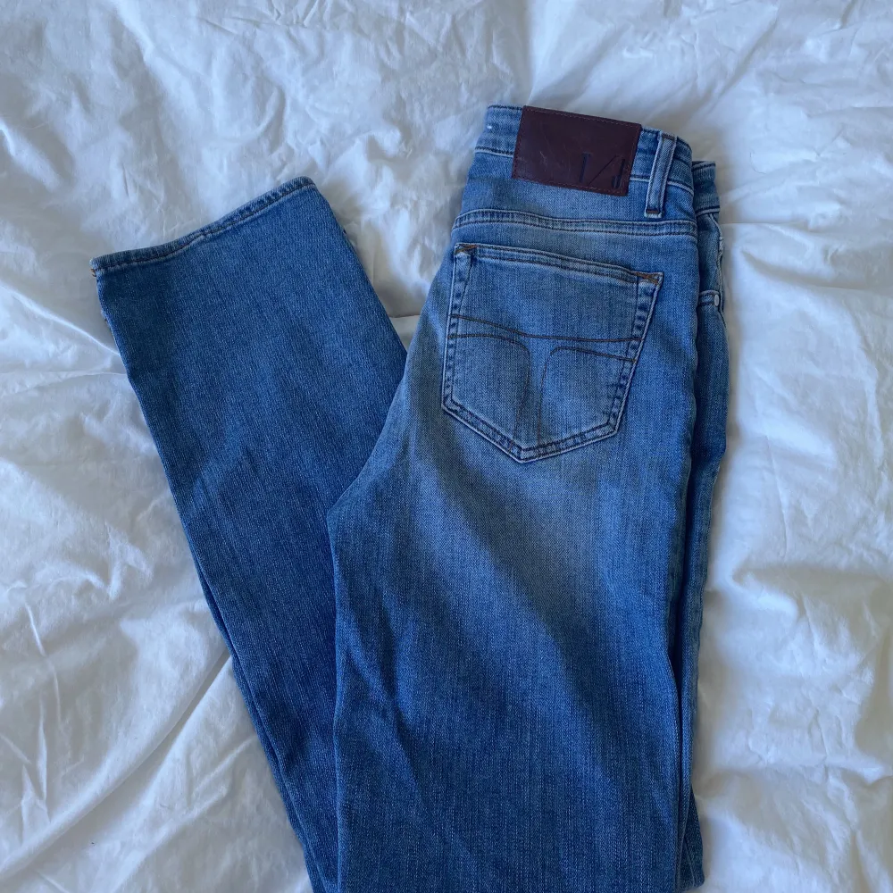 Fina ljusblåa tiger of sweden jeans i storlek 28/30, sparsamt använda . Jeans & Byxor.