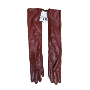 NYA skinnhandskar från zara - Nypris 559 kr. Säljer för 249 kr. Äkta läder. Superfin röd färg. Handskarna går till armvecket. Så eleganta och snygga! 