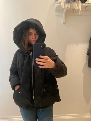 All saints vinterjacka - All saints vinterjacka. Storlek M. Aldrig använd  väldigt gosig och varm. 