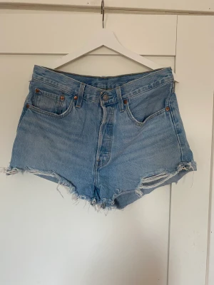 Levi shorts 501 - Knappt använda levis shorts i modellen 501 Nypris: 669