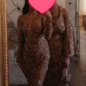 Säljer denna fina klänning  - Storlek s/xs använd 1 gång frakt tillkommer, pris går att diskutera 