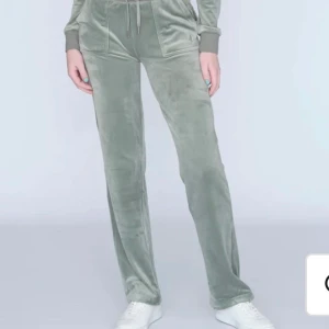 Juicy couture  - Jag söker efter ett par gröna juicy couture de som är på bilden. I strolek M. Köper inte för mer än 1200kr