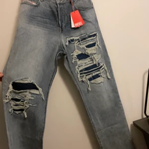 Distressed Diesel Jeans - Helt nya, nypris runt 2,7