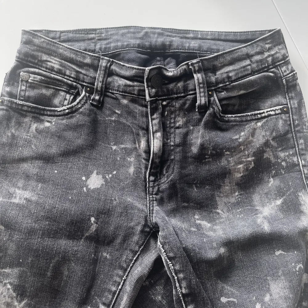 Garderobsutrensning. Svart/vit melerade jeans från Ralph Lauren. Säljes pga blivit för små. Frakt tillkommer - skickas icke rekommenderat.. Jeans & Byxor.