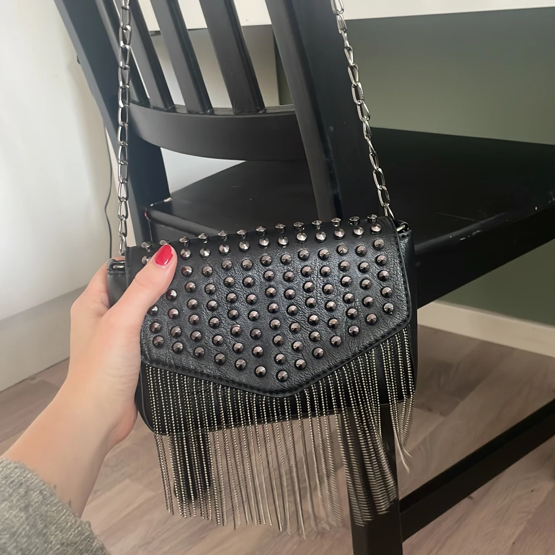 Väska med nitar!